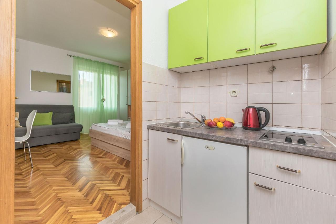 Apartments And Room Nevenka 마카르스카 객실 사진